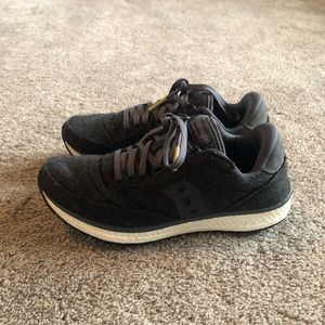 Women’s saucony size 7 sneakers